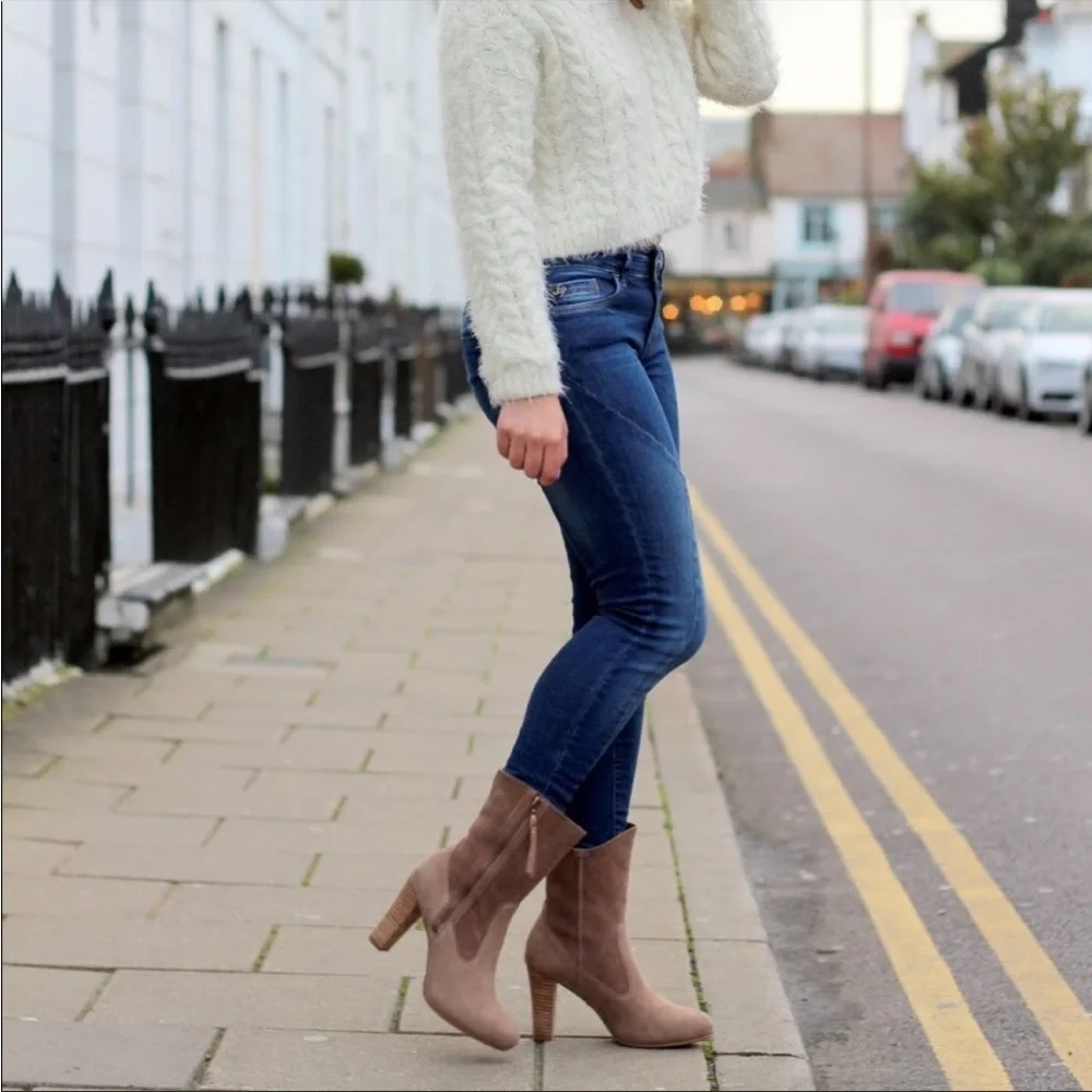 UGG- Athena Suede Leather Stacked Heel Boots Size 5